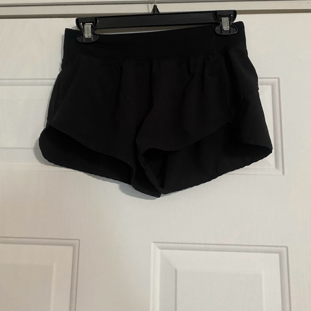 Forever 21 athletic ladies Shorts are a size XS.